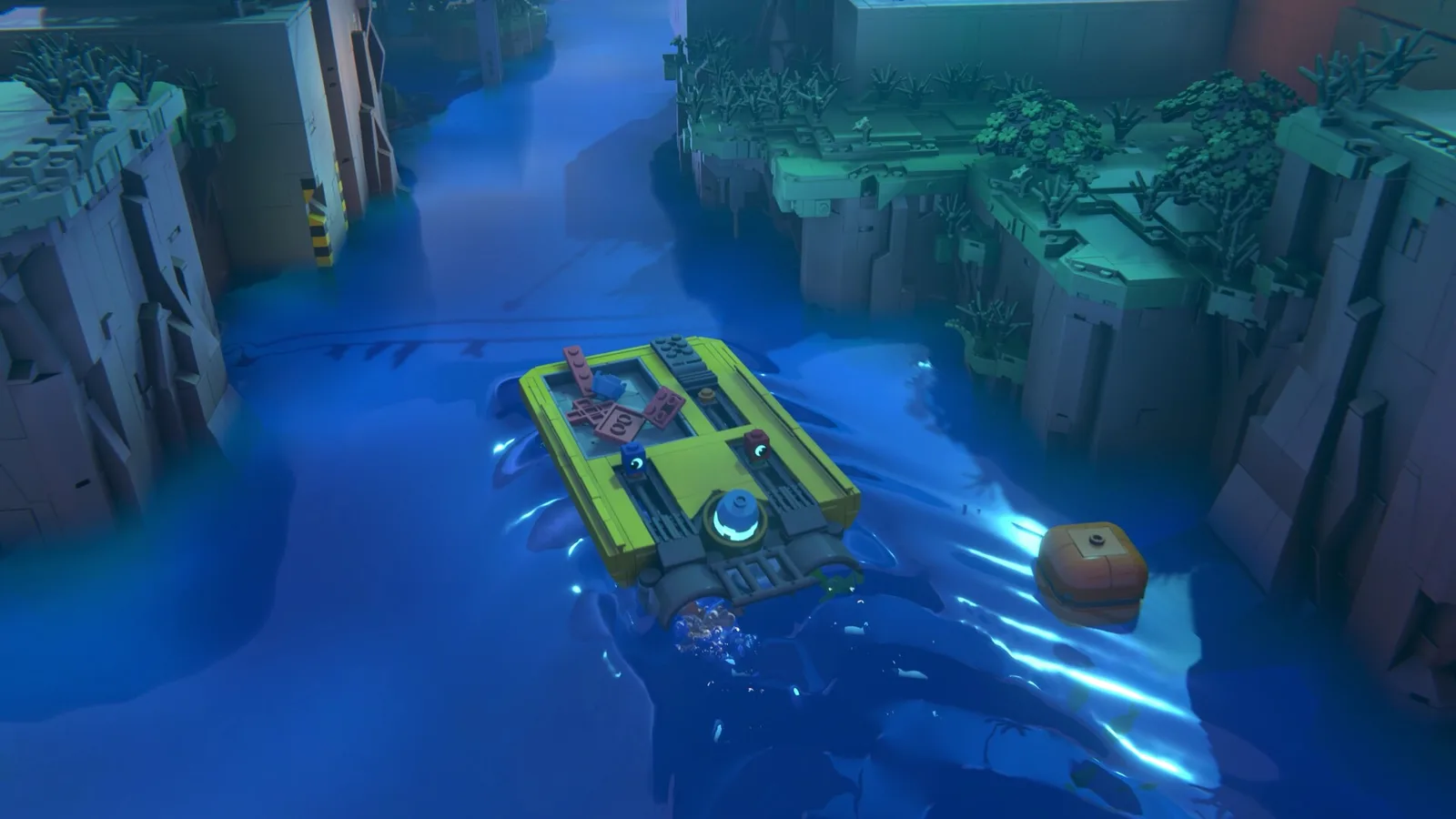 Due mattoni LEGO a cavallo di un piccolo artigianato giallo attraverso acqua blu profonda